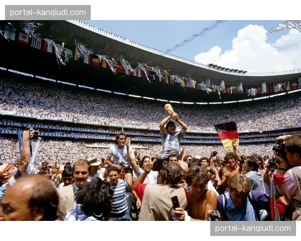 为满足世界杯要求，墨西哥城阿兹特克球场启动座椅更换工程