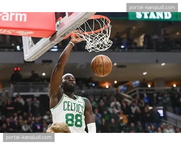 凯尔特人128-96大胜76人，塔图姆32分率队3-1领先